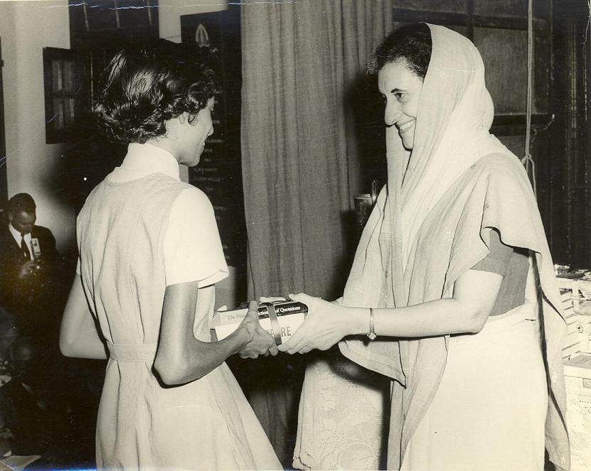 Ninni Philip receiving her prize